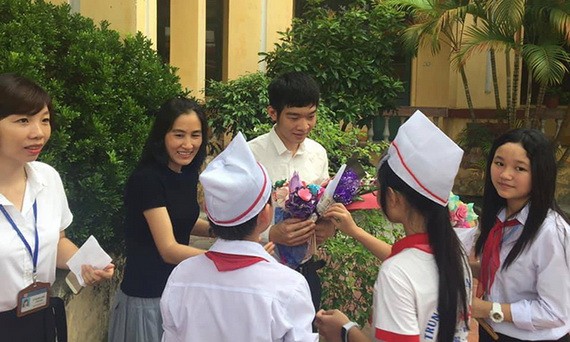 武氏蓉與陳越煌去年年在順化一所高中學校分享他們的經歷。