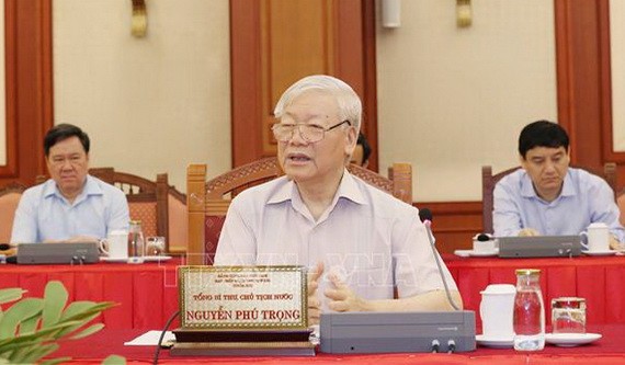 總書記、國家主席阮富仲與中央公安黨委常務處舉行會議。（圖源：越通社）