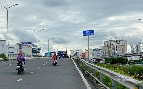 從本月3日至2021年3月29日，禁止各種車輛駛進阮友景高架橋。（圖源：VNN）