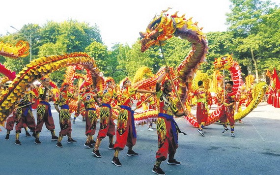 2020年河內舞龍藝術節將於10月3日在河內還劍郡李太祖塑像花園舉行。（示意圖源：互聯網）