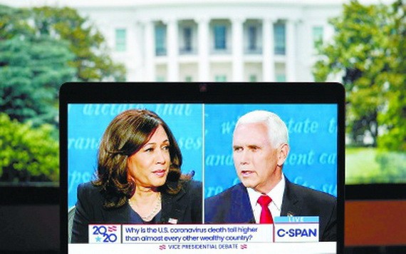 共和黨籍現任副總統彭斯（右）與民主黨副總統候選人哈里斯電視辯論。（圖源：新華社）