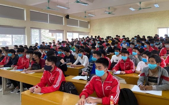 大學生在講堂上聽課。（示意圖源：范玄）