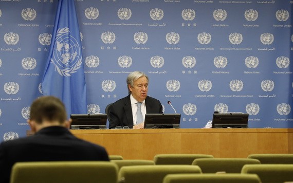 聯合國秘書長古特雷斯（後）在記者會上講話，歡迎利比亞衝突雙方達成停火協議。（圖源：新華社）