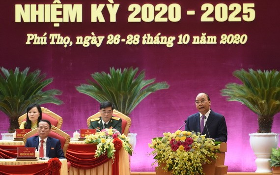 政府總理阮春福（右）在大會上發表指導意見。（圖源：光孝）