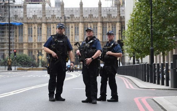歐洲地區近期發生多起恐襲事件後，英國上調了恐怖威脅等級。（圖源：AP）