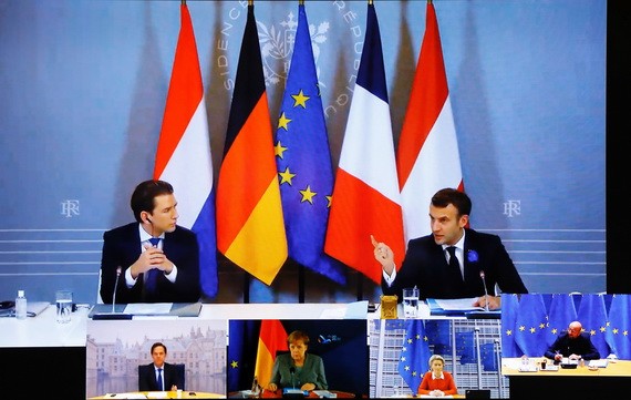 奧地利總理庫爾茨（上左）和法國總統馬克龍（上右）出席視頻會議的屏幕畫面。（圖源：Getty Images）