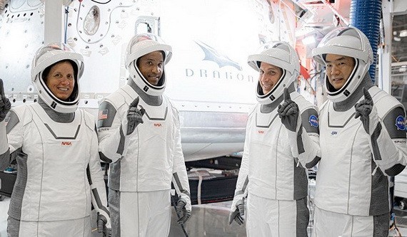 ４名宇航員在起飛前合照。（圖源：Getty Images）