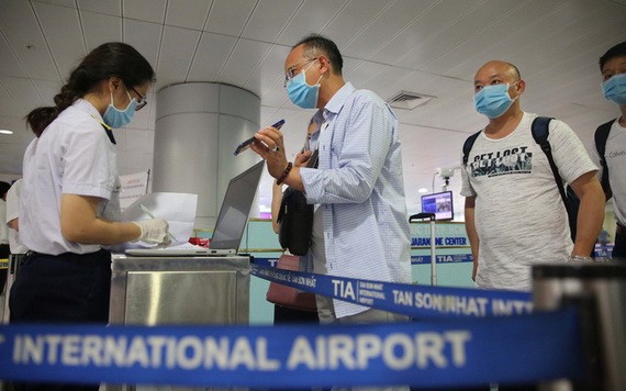 新山一機場對入境者加強疫情檢測工作。
