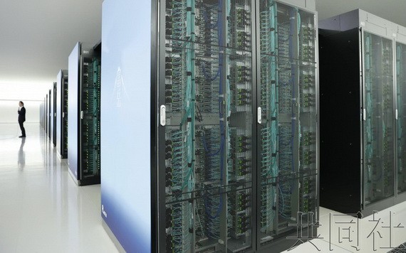 日本理化學研究所與富士通開發的超級電腦「富岳」，在17日發表的超級電腦計算速度排行榜TOP 500中蟬聯第一。（圖源：共同社）
