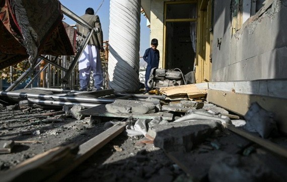 首都喀布爾人口稠密區21日遭到一連串火箭攻擊，造成至少8人死亡與31人受傷。（圖源：AFP）