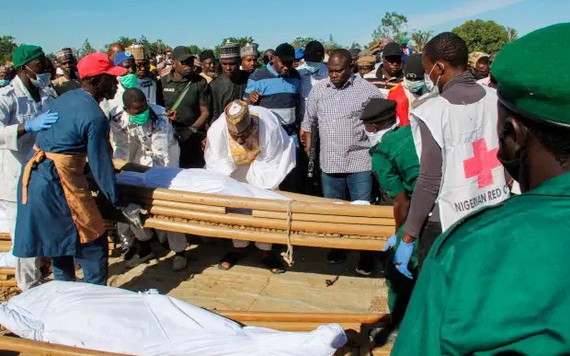 當地時間2020年11月28日，尼日利亞東北部博爾諾州，該州一村莊遭極端組織“博科聖地”武裝分子襲擊，至少110人遇害。（圖源：AFP）