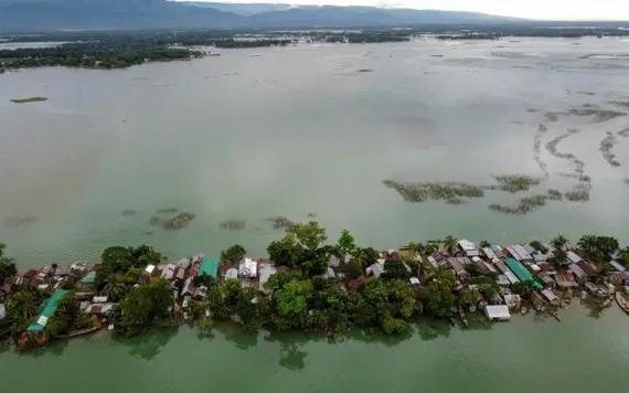 南亞季風時節，大片地區受到洪水的襲擊。（圖源：AP）