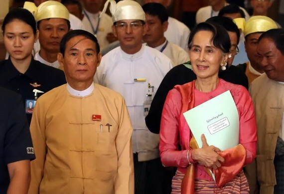 在內比都拍攝的緬甸總統溫敏和國務資政昂山素姬（右）。（圖源：新華社）
