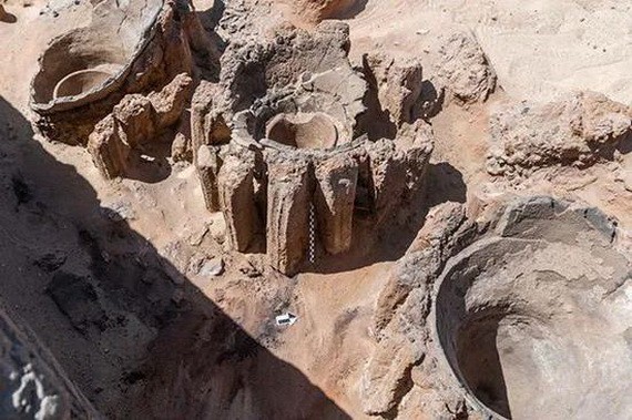 考古學家在埃及哈傑省阿拜多斯古城北部發現了一家有5000年曆史的大規模生產啤酒廠。（圖源：互聯網）