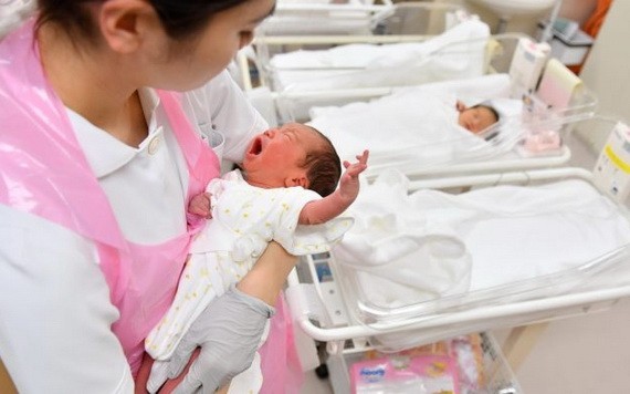 日本新生兒出生數為創最少紀錄的87萬2683人，較上年減少2萬5917人。（示意圖源：NYK Daily）