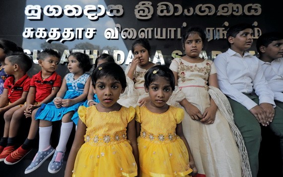 圖為斯里蘭卡，雙胞胎兒童同場參加活動。（圖源：互聯網）