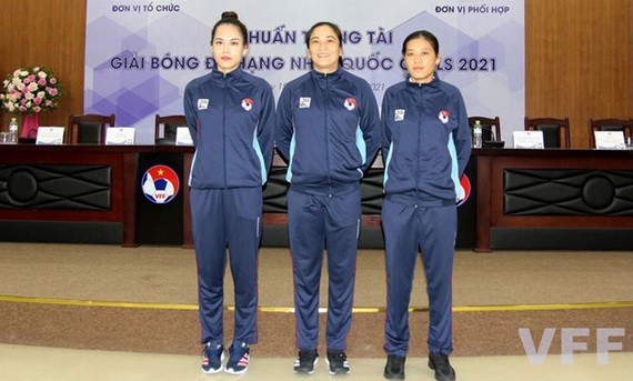 2021年越南足球甲級聯賽可首次有兩名女裁判。（圖源：VFF）