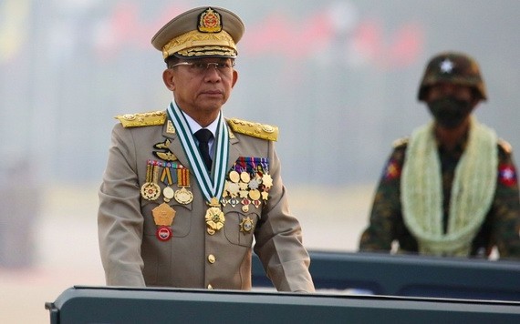 緬甸國防軍總司令敏昂萊主持軍人節閱兵。（圖源：路透社）