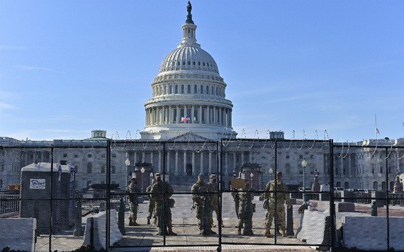 美國會大樓外在暴亂後加設圍欄。（圖源：互聯網）