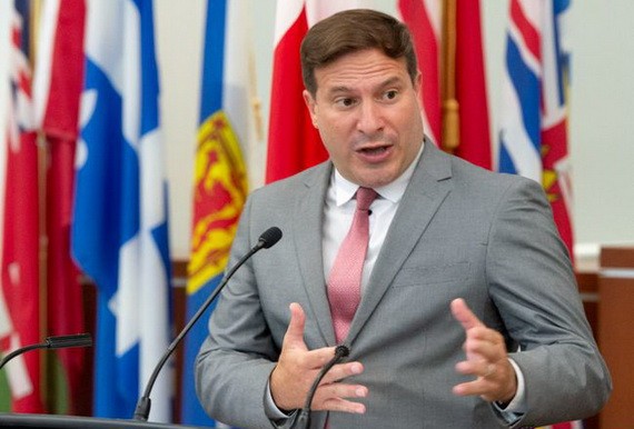 加拿大移民部長門迪奇諾表示，這計劃可讓9萬名新移民，透過3大類別，獲得加拿大永久居民身份，而另外針對法語人士的3種移民途徑，更沒有設上限。（圖源：Getty Images）