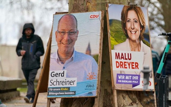 德國萊法州首府美國茨街頭的各政黨競選廣告。（圖源：互聯網）