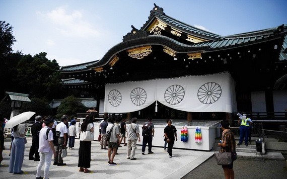人們參觀日本東京的靖國神社。（圖源：AFP）