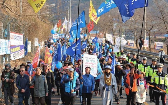 韓國星州郡民眾抗議，要求取消部署“薩德”。（圖源：互聯網）