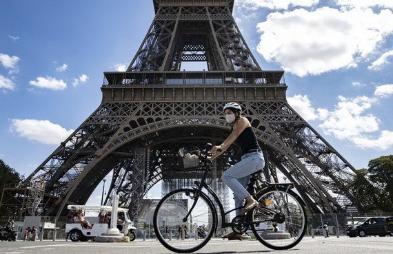 艾菲爾鐵塔營運管理公司稱，作為法國巴黎地標的艾菲爾鐵塔（Eiffel Tower）因為疫情關閉數個月後，將於7月16日重新開放。（圖源：EPA）