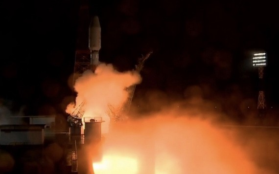 當地時間5月28日，俄羅斯國家航天集團“聯盟-2.1b”運載火箭攜帶36顆英國一網(OneWeb)公司通信衛星從俄東方航天發射場點火升空。（圖源：互聯網）