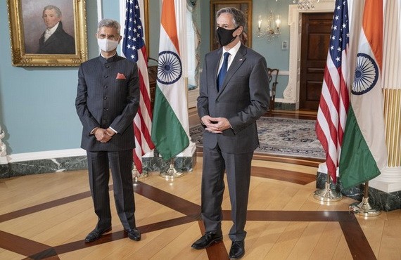 美國國務卿布林肯（右）和印度外長蘇傑生在美國國務院舉行會晤。（圖源：推特）