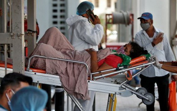 印度疫情逐漸趨緩，初級醫師5月31日展開罷工，要求政府在醫師與家屬染疫時提供免費醫療協助。（圖源：互聯網）