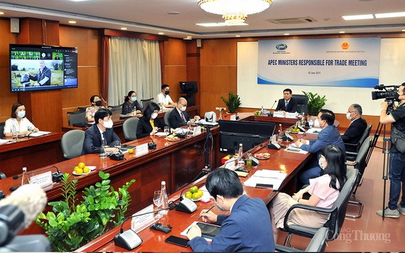 工商部部長阮鴻延 5日以線上形式召開的亞太經合組織(APEC)第27屆工商部長會議。（圖源：工商報）