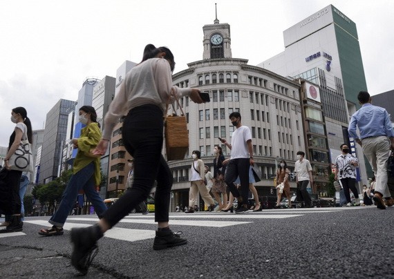 東京、大阪、北海道等９個都道府縣解除緊急事態宣言後，將改為實施防止疫情蔓延等重點措施。（圖源：AP）
