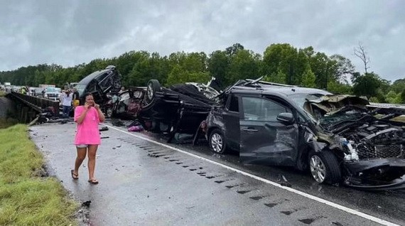 風暴導致亞拉巴馬州發生奪命多車相撞後串燒。（圖源：互聯網）