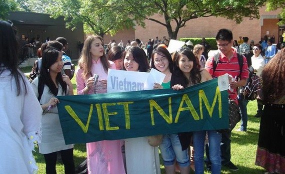 赴美留學的越南學生。（圖源：祖國報）