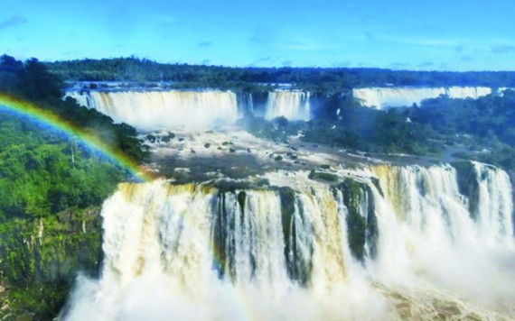 “新世界七大自然奇景” 伊瓜蘇瀑布。（圖源：互聯網）