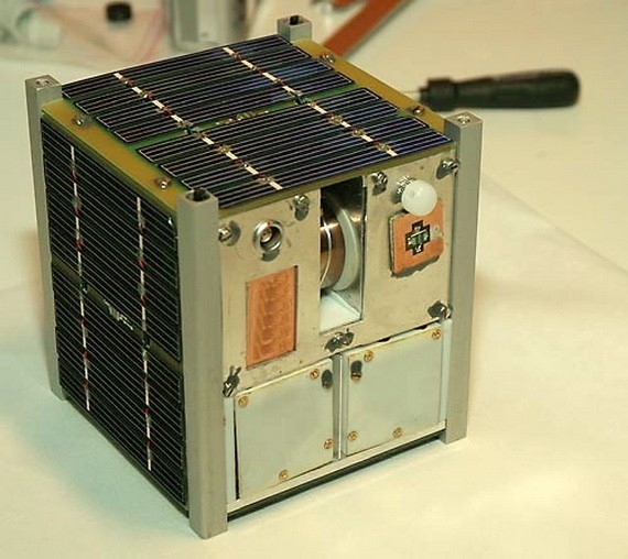 立方衛星尺寸跟麵包差不多，HBTSS 與 CNCE 要運用大量立方衛星，打造反極音速武器偵測網。
