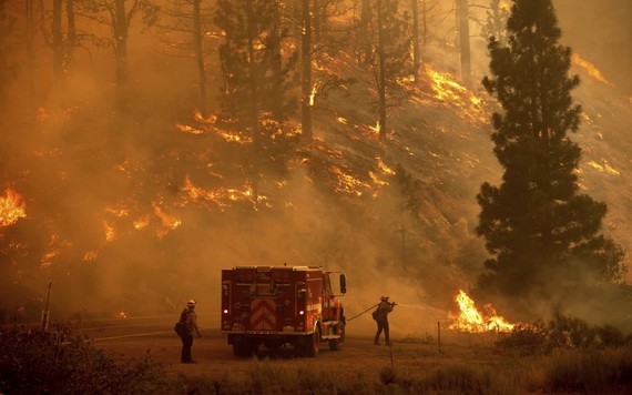 美國加州山火持續蔓延。（圖源：AP）