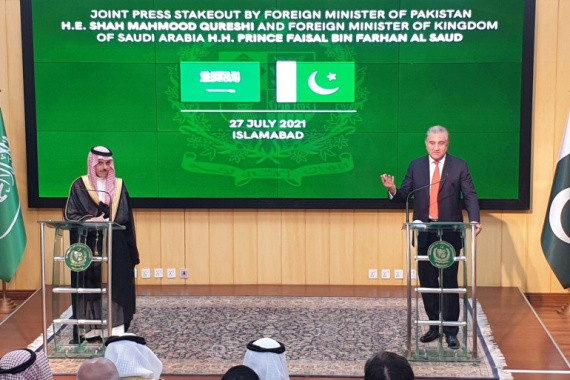 沙特外交大臣費薩爾‧本‧法爾漢‧阿勒沙特27日在伊斯蘭堡與巴基斯坦外長沙阿‧馬哈茂德‧庫雷希舉行了代表團級會談。（圖源：路透社）