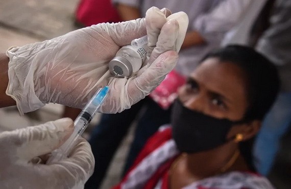 印度20日批准使用全球首款DNA新冠肺炎疫苗「ZyCoV-D」，聲稱有效率達66%。（圖源：EPA）