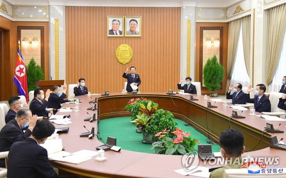 朝鮮最高人民會議第十六屆常任委員會全體會議24日在平壤萬壽台議事堂舉行。（圖源：韓聯社/朝中社）