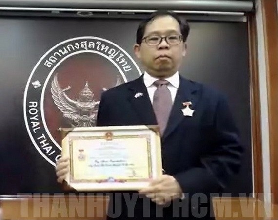 泰國總領事榮獲和平友好紀念章