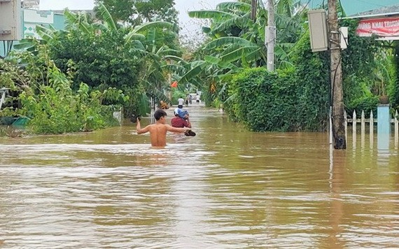 廣南省大祿縣愛義鎮遭洪水襲擊，到處一片汪洋。（圖源：T. Thành）