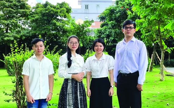 中文系大學生參加“創業構思”比賽