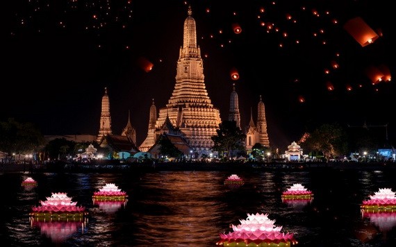 泰國水燈節一景。（圖源: ShutterStock）