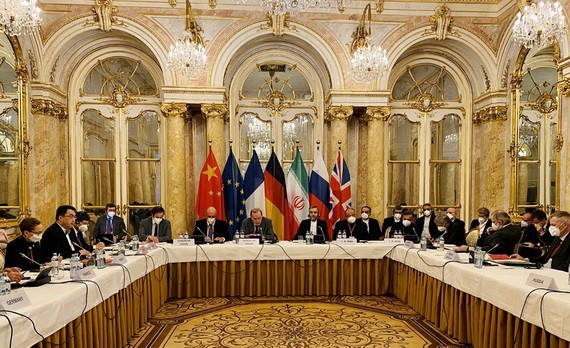 伊朗與核協議締約國在維也納的談判。（圖：推特）