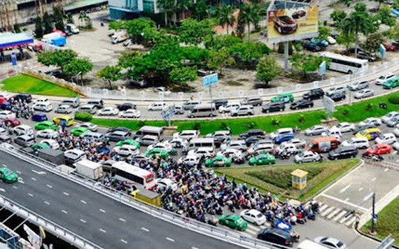 新山一機場周邊的陳國環街與共和街經常發生交通堵塞。（圖：互聯網）