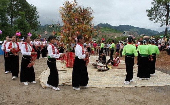 山羅省泰族同胞的傳統群舞。