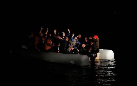 希臘帕羅斯島附近平安夜當天發生難民船難，造成至少16人死亡。（示意圖：路透社）