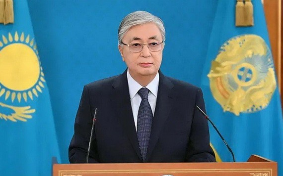 哈薩克斯坦總統托卡耶夫在社交媒體發文稱，不會與恐怖分子談判，必須消滅他們。（圖：互聯網）